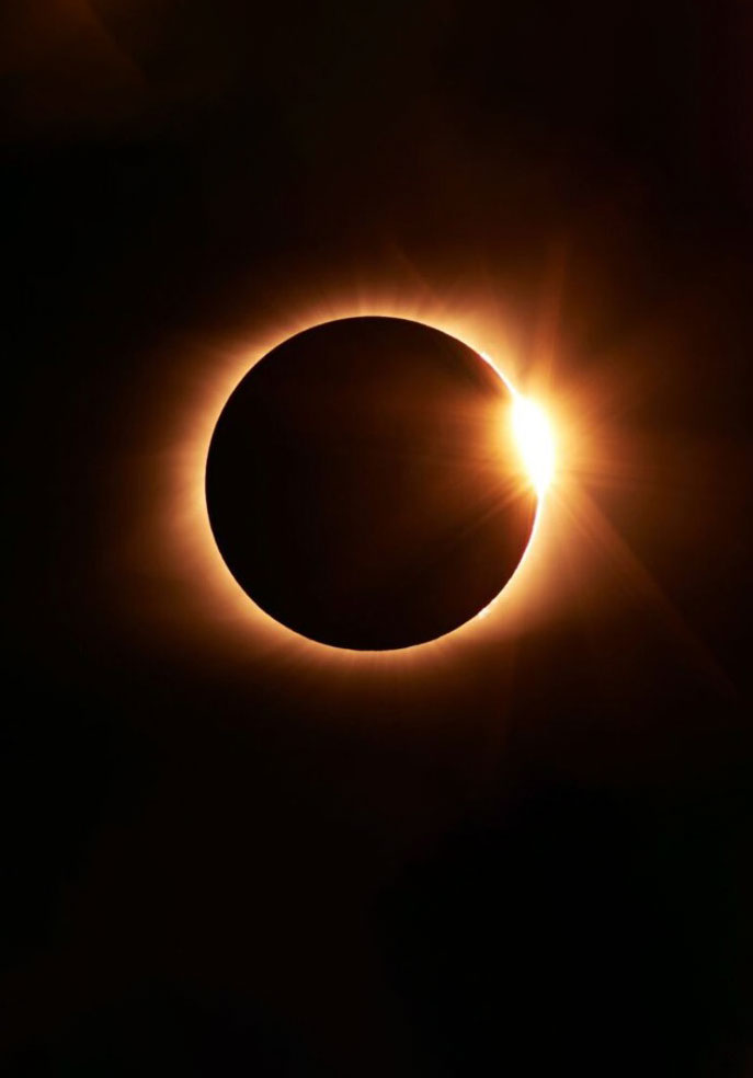 Eclipse-solaire-vertical